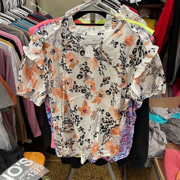Peach and Black Floral Blouse‎ - Picture 2 of 2